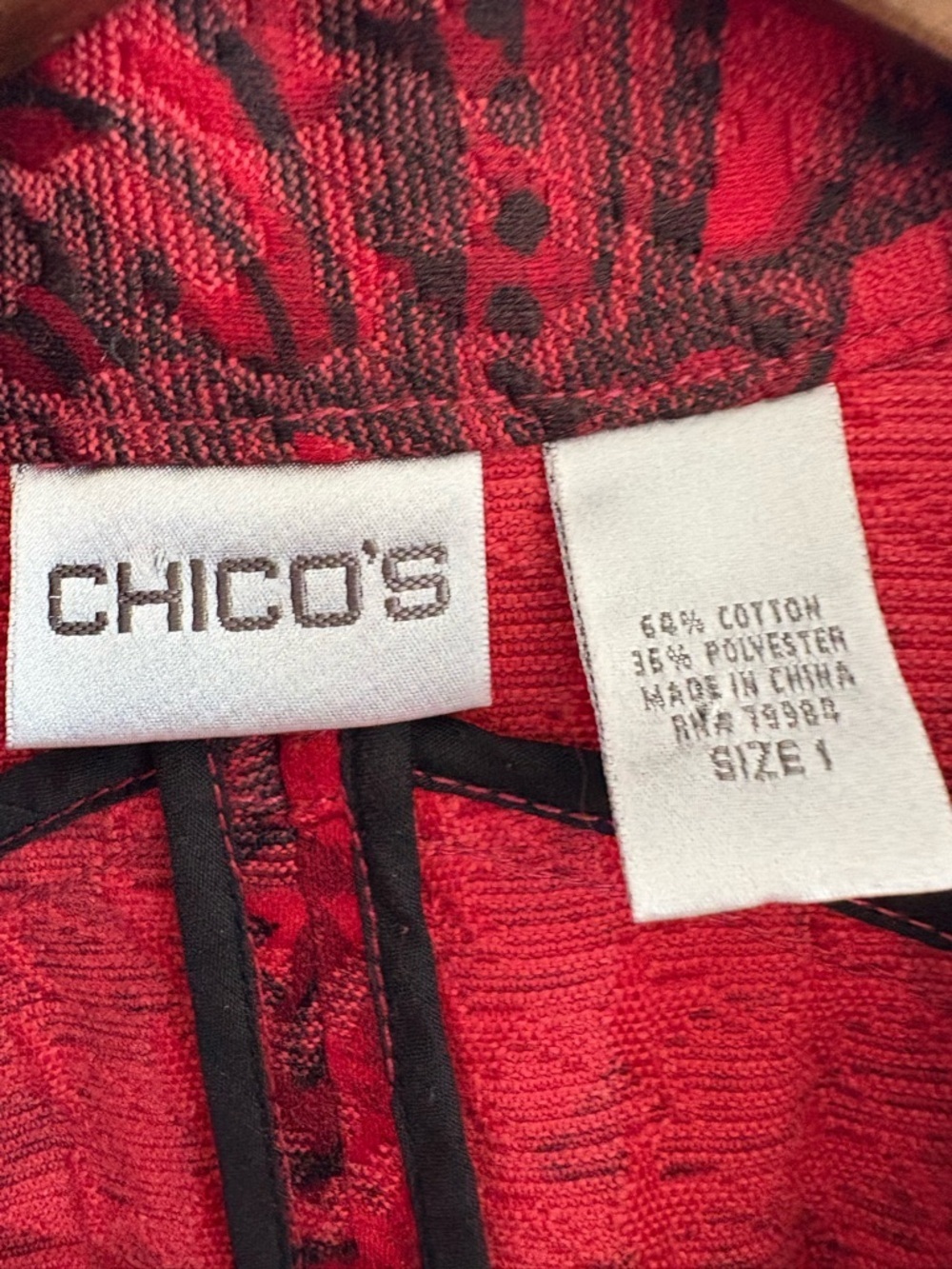 Chico’s Red Black Jacquard Jacket Size 1 (M) Textured Button Front Blazer - Picture 3 of 8